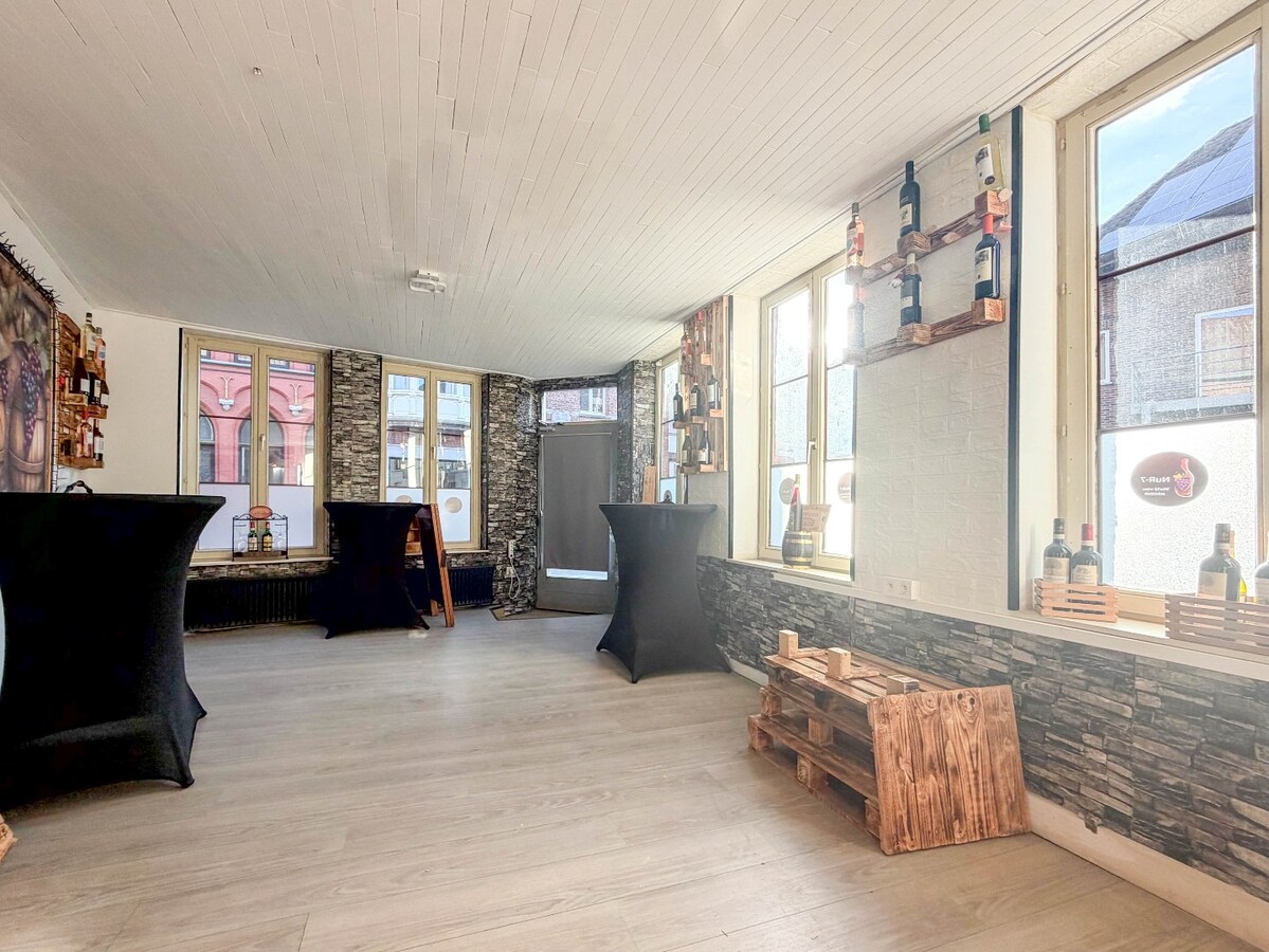 UNIEK en ruime KARAKTERVOLLE  woning met handelspand nabij de Grote Markt ! 
