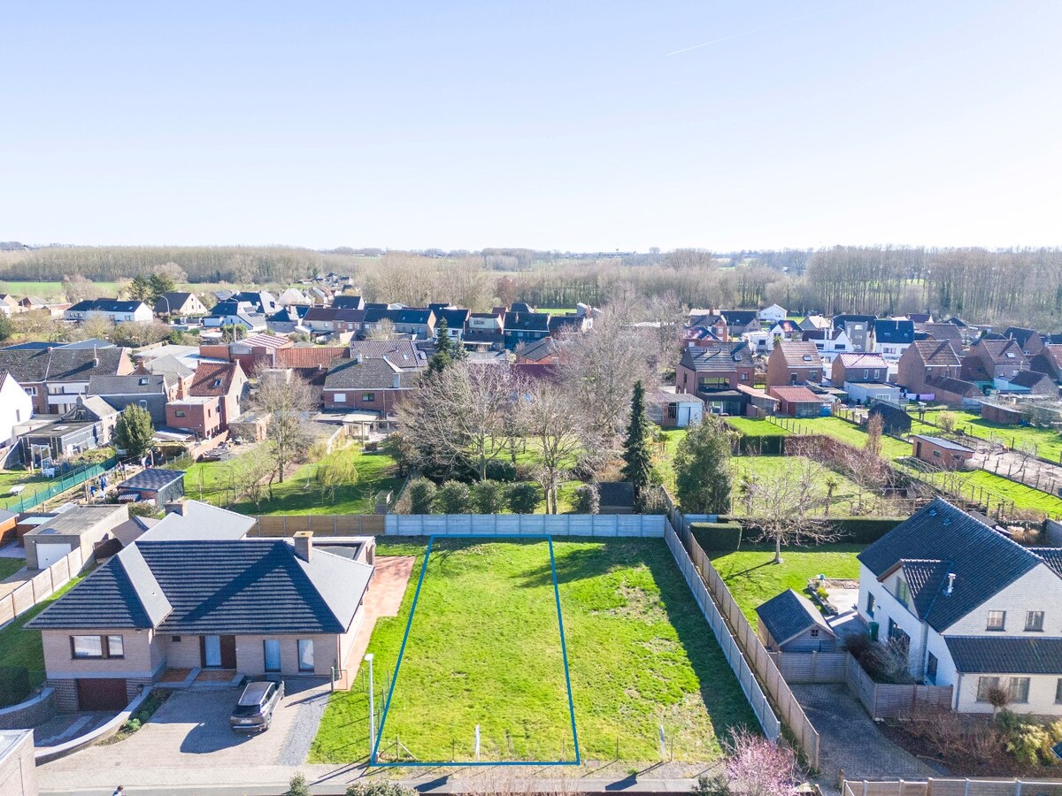 Residentieel gelegen bouwgrond voor HOB te Hillegem 