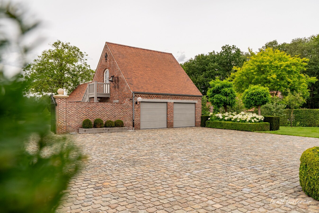 Manoir exclusif avec écuries, piscine et court de tennis sur un domaine d'environ 9 hectares à Retie. 