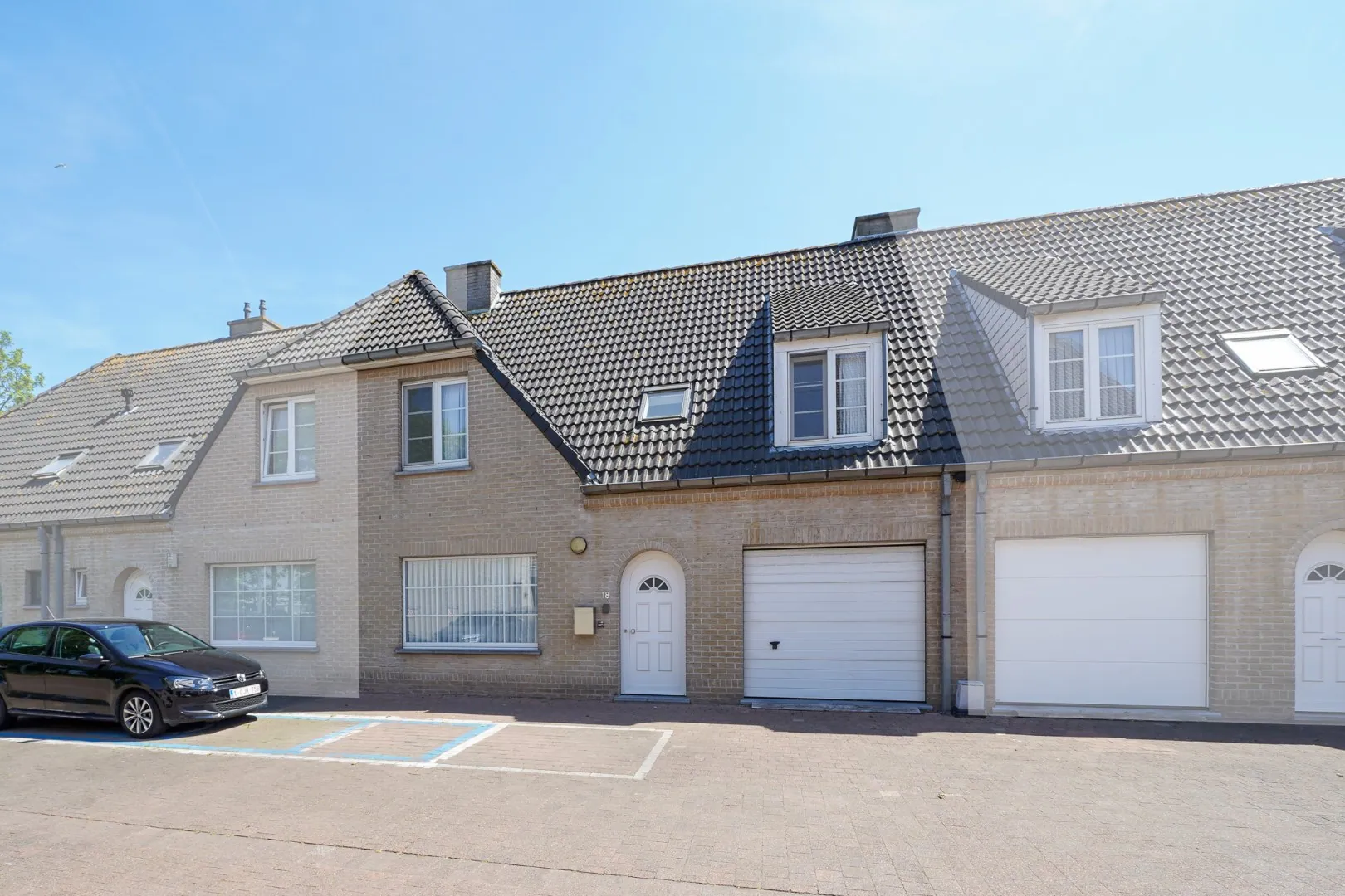  Instapklare woning met garage en zonnige tuin in Oostende (Konterdam)