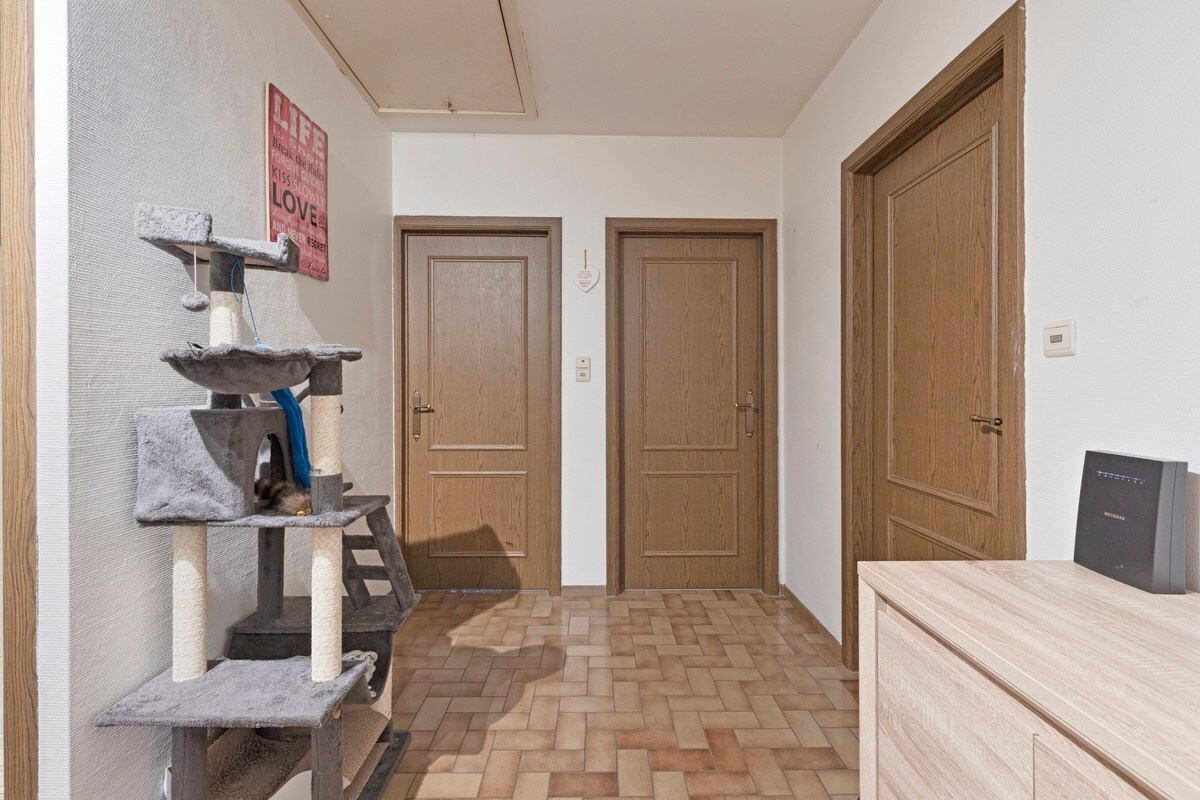 Woning met handelspand te koop in Oostrozebeke op een perceel van 768 m2. 