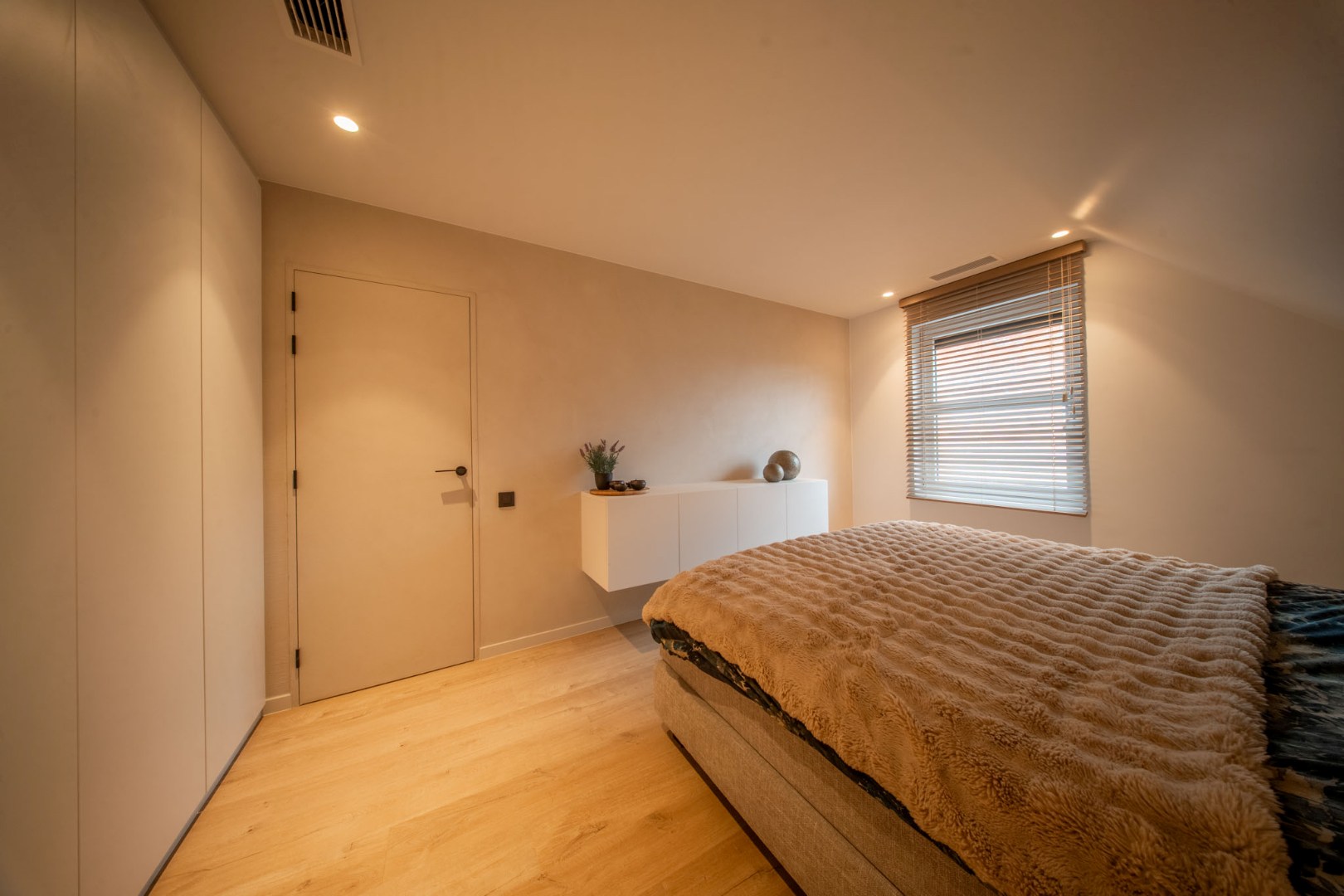 Verrassend luxueus afgewerkte woning met tuin en garage 