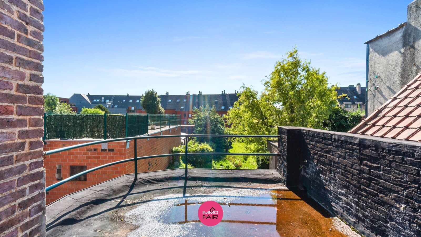 Polyvalent handelspand met duplexappartement in hartje Lanaken! 