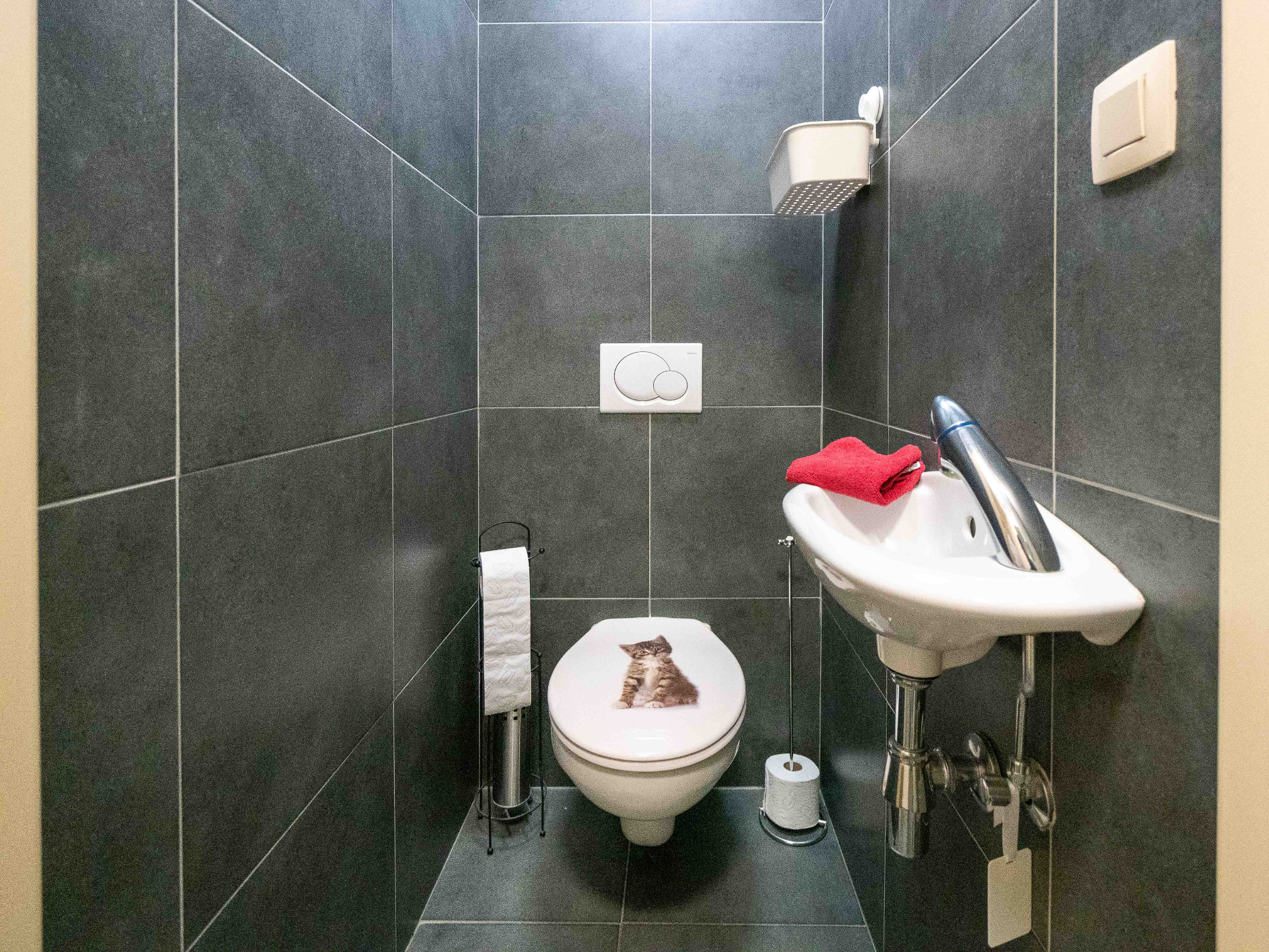 2-kamer appartement met tuin en autostaanplaats 