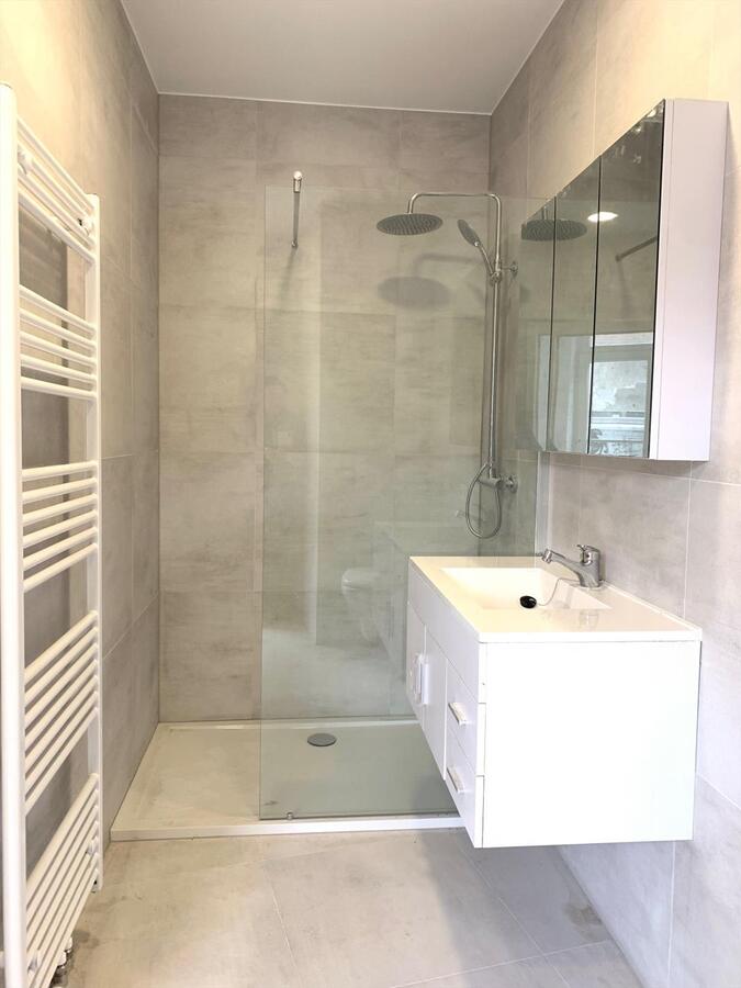 UNIEK GELIJKVLOERS APPARTEMENT IN MAGNIFIEKE WOONRESIDENTIE PAL IN CENTRUM OOSTENDE 