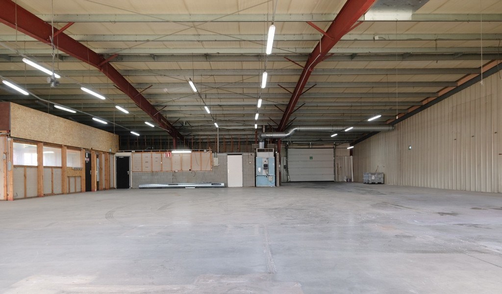 Bedrijfspand te huur in bedrijvenzone vlakbij E17 in Eke