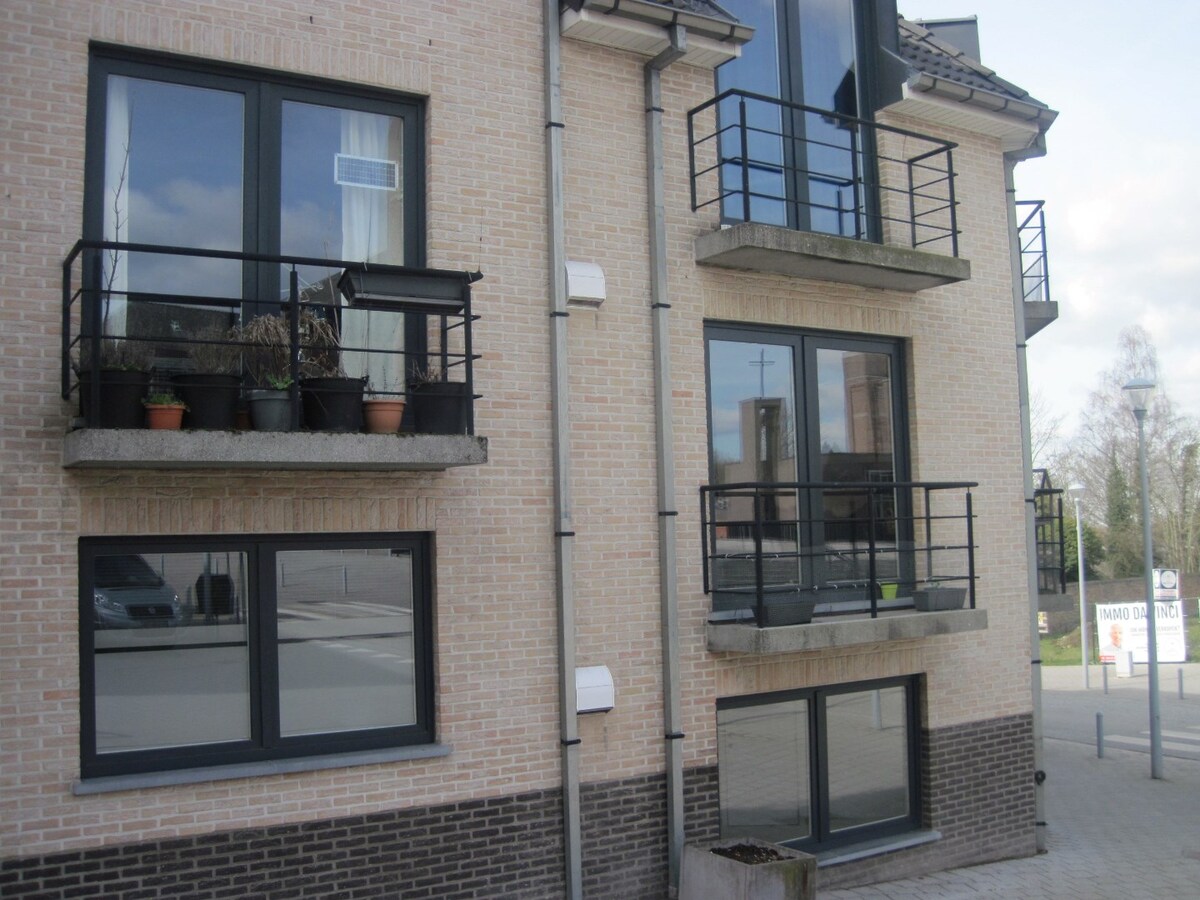 Uitstekend gelegen appartement. Geen vaste kosten ! 