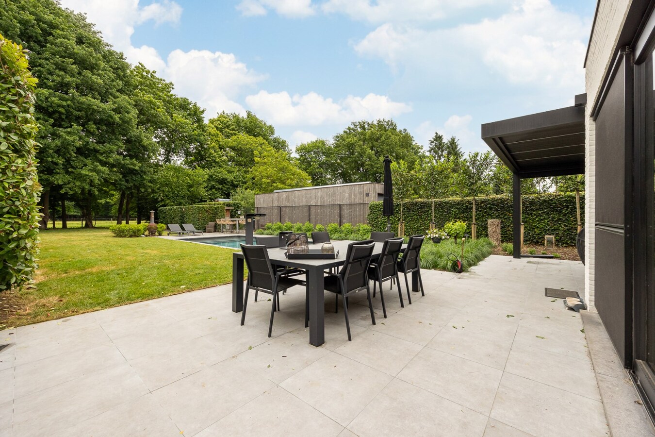 Moderne villa met zwembad op een toplocatie te Schilde! 