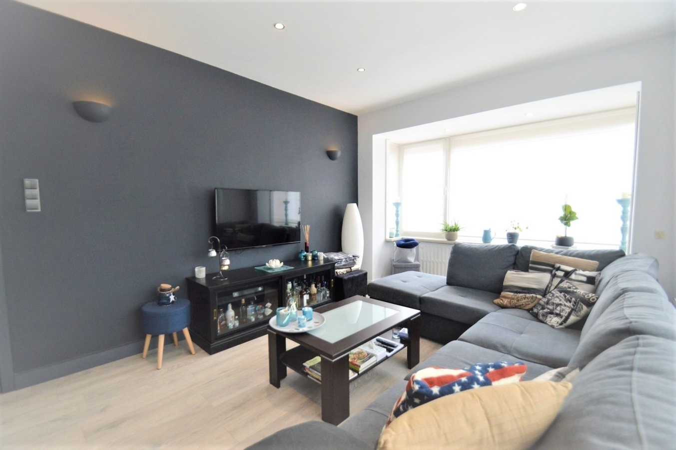 Zonnig, gerenoveerd hoekappartement met garage - Heist 