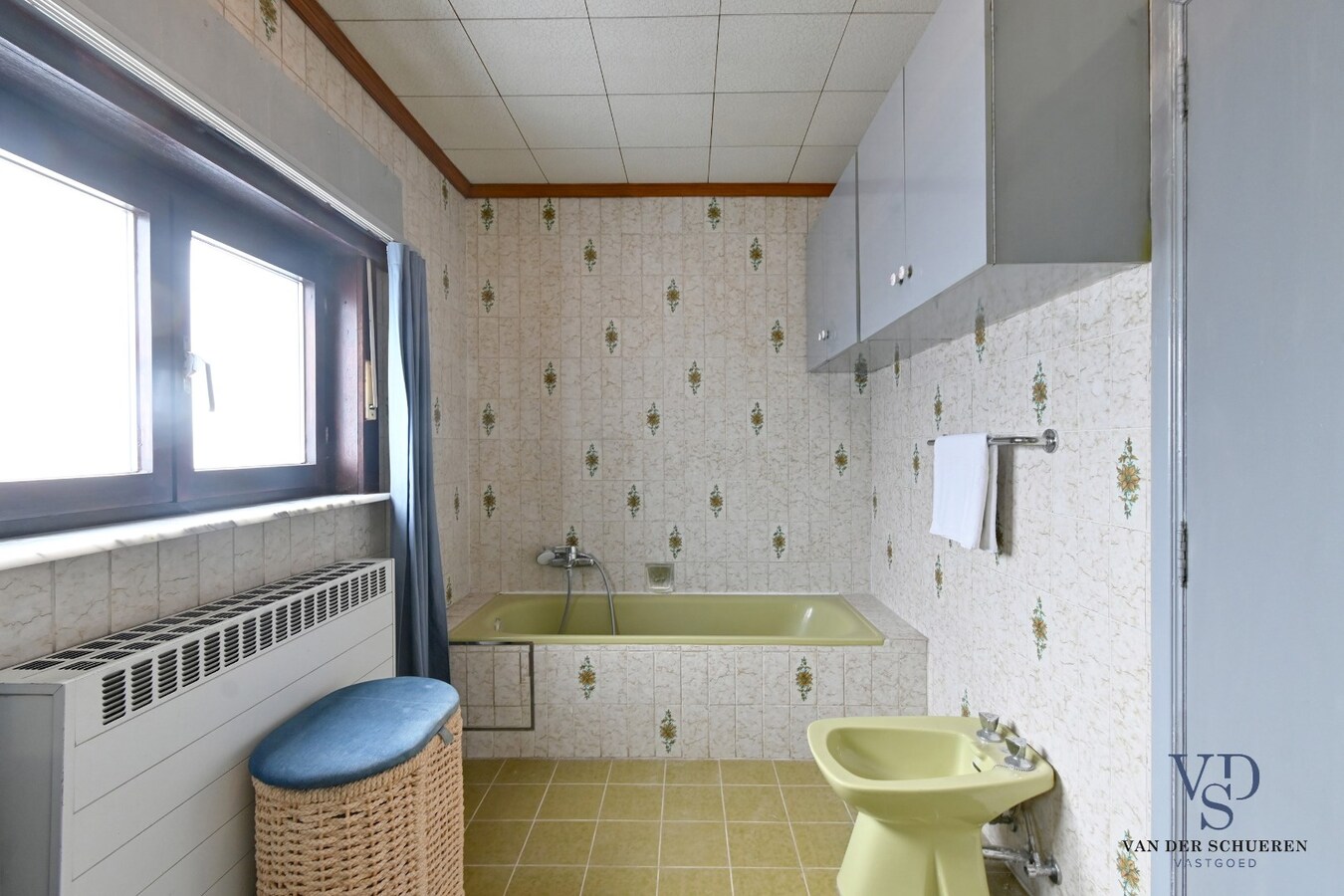 Bijzonder ruime, praktisch ingedeelde gezinswoning 