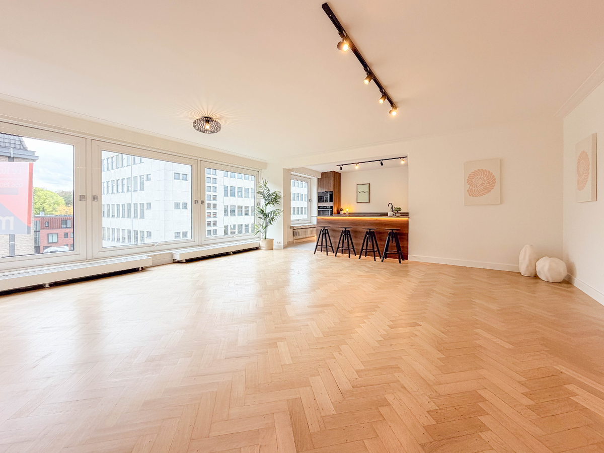 Stijlvol gerenoveerd 3-slaapkamerappartement van 128 m² met garage op topligging in Kortrijk *** NONO INSPIRED *** 