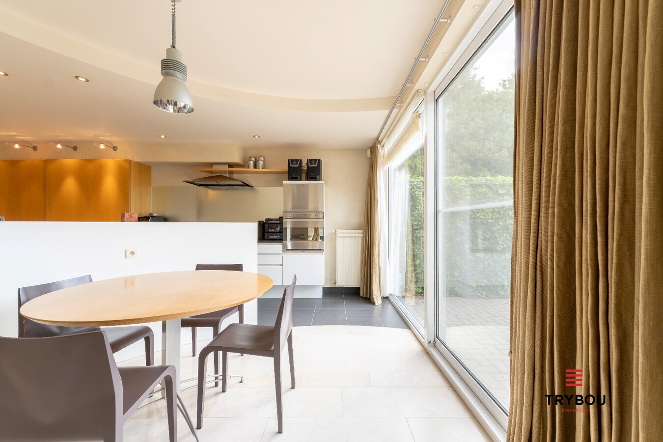 Te koop handelszaak + woning 