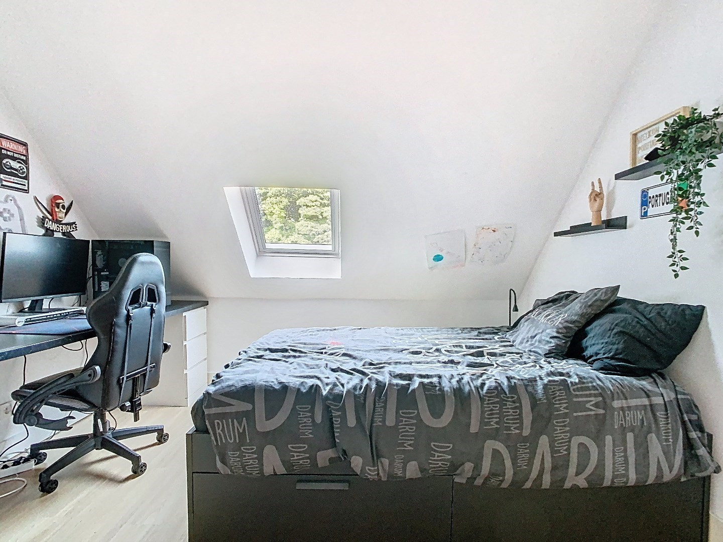 Mooie instapklare herenwoning nabij centrum Brasschaat met 4 slaapkamers 