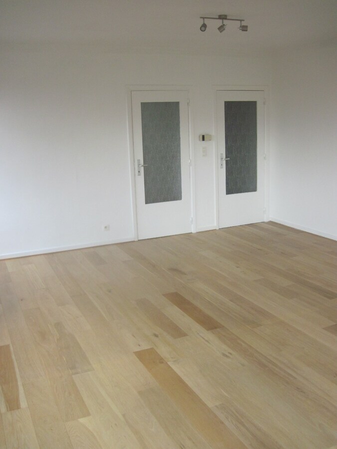 Luxueus appartement met garage en berging (kelder). 