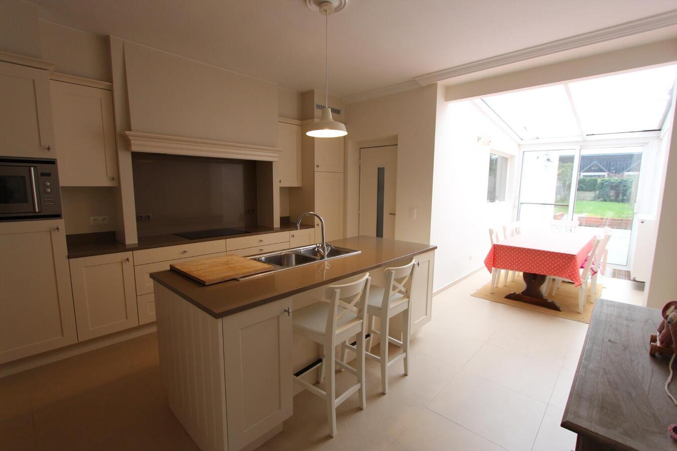 VERKOCHT IN UW BUURT ! 