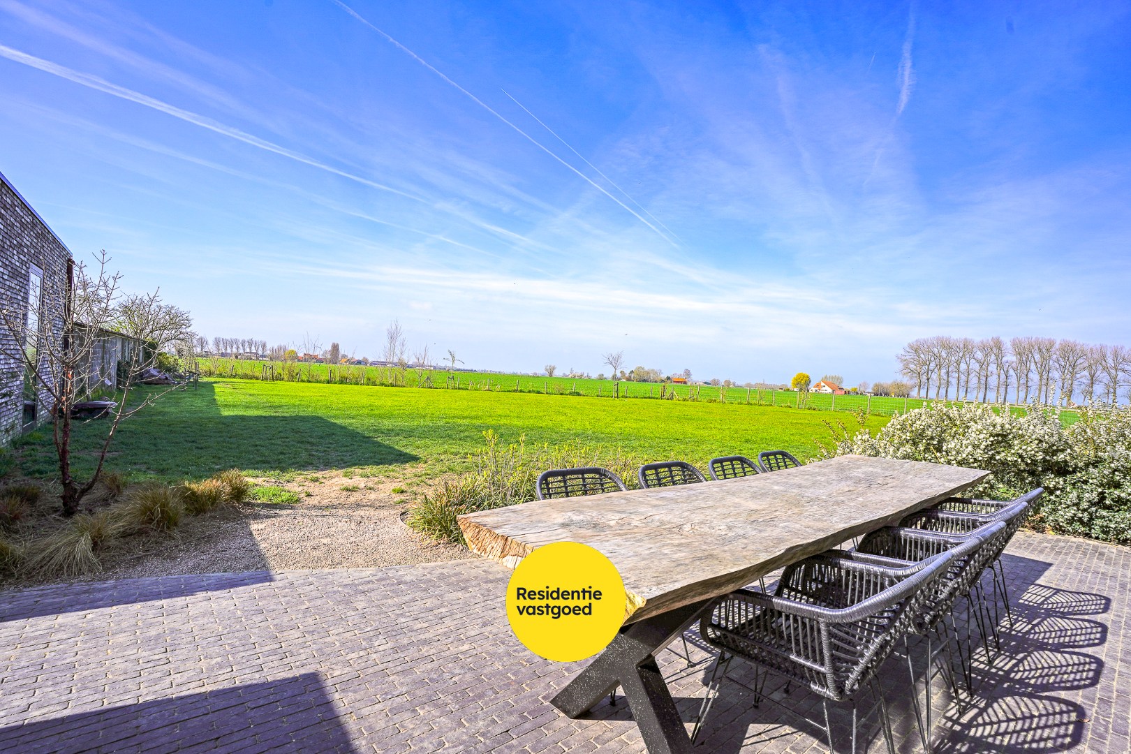 Recente woning met prachtige verzichten op een perceel van 2.027 m², midden in het groen nabij de IJzer. 