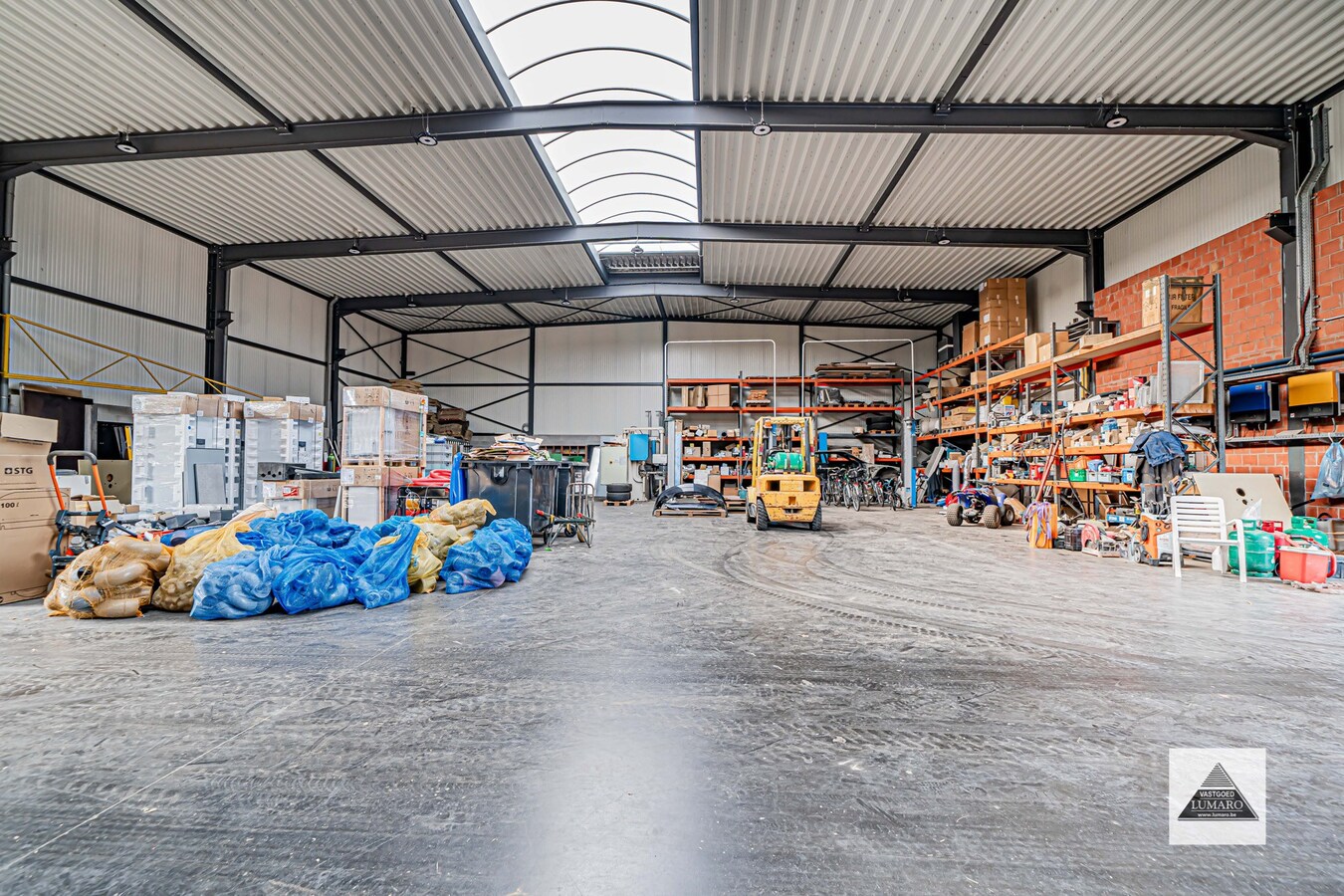 Industriegebouw 770m² met kantoren en woonst - perceel 45a 