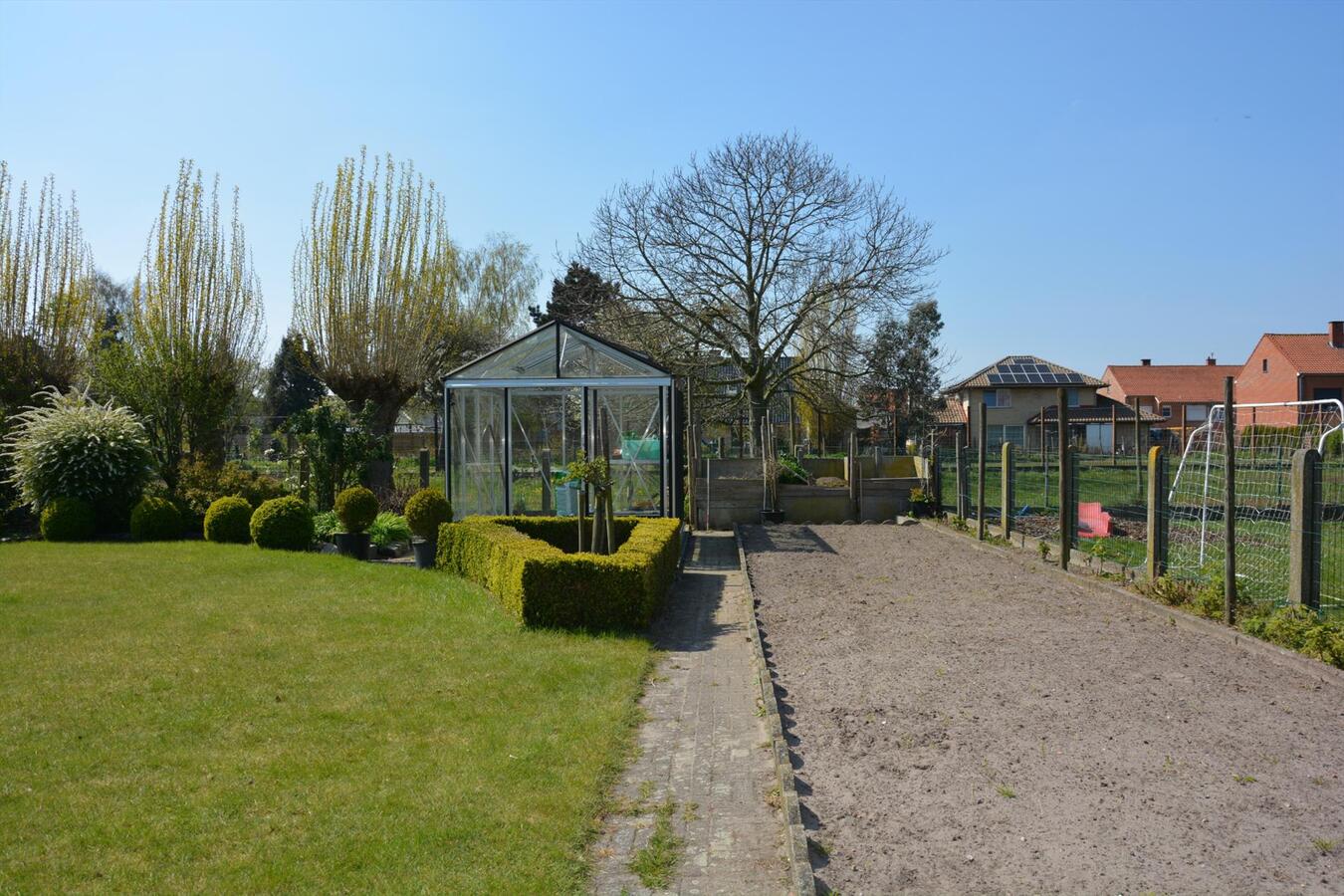 Charmante villa met zonnige tuin 