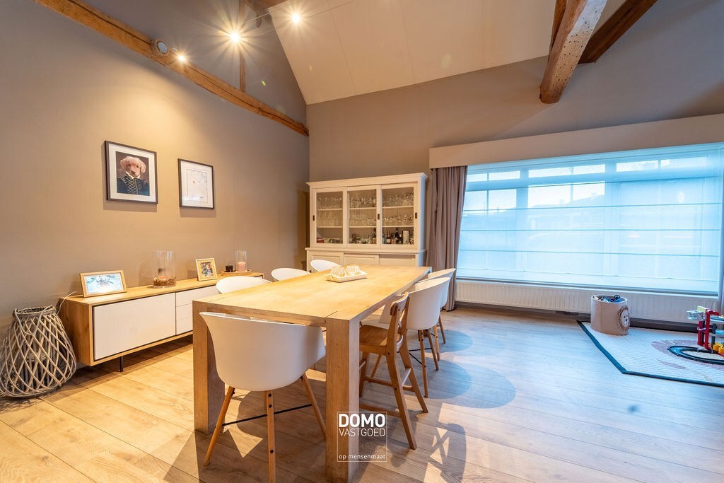 Verrassend ruime woning met karakter te Kuringen. 