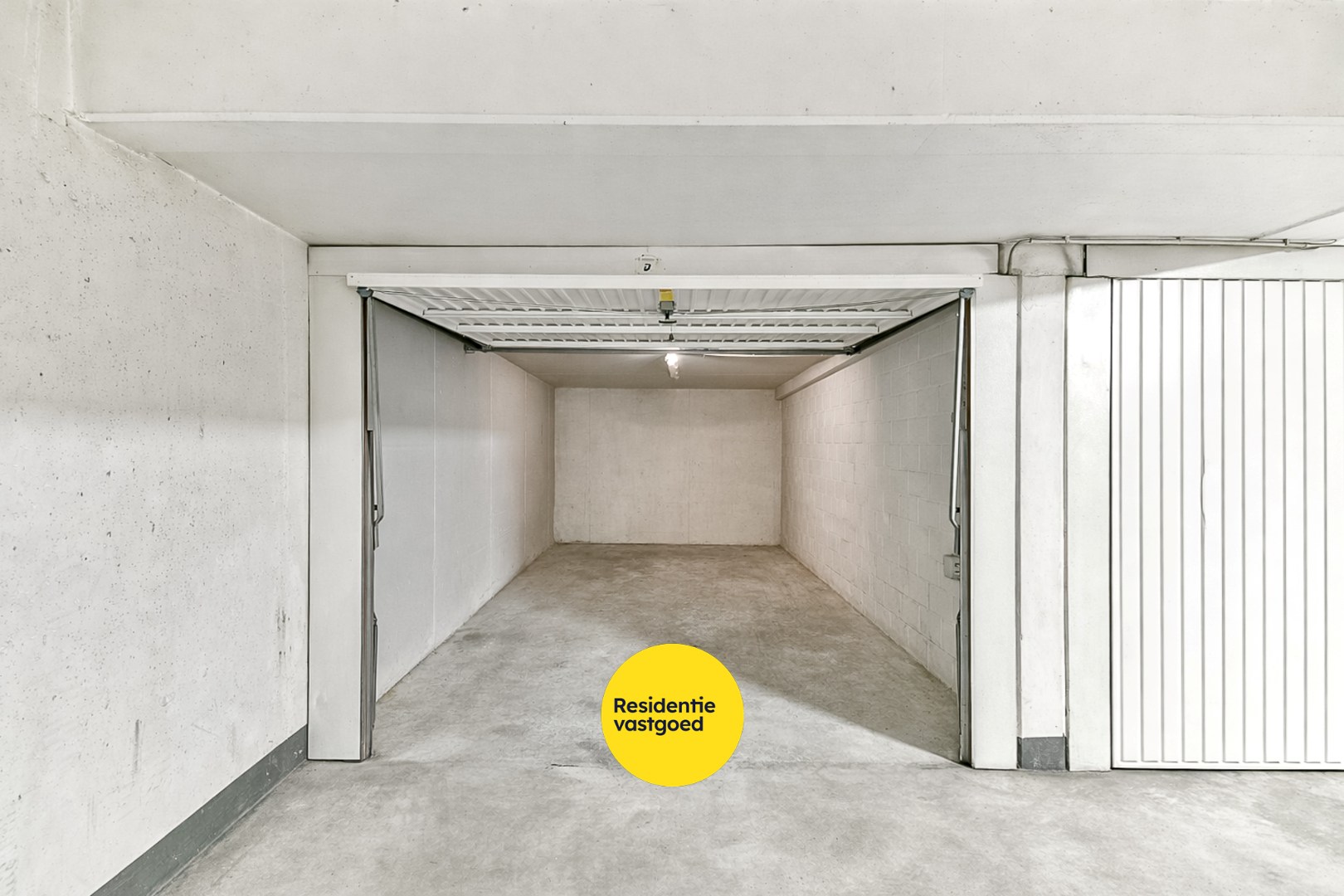 Afgesloten garagebox 