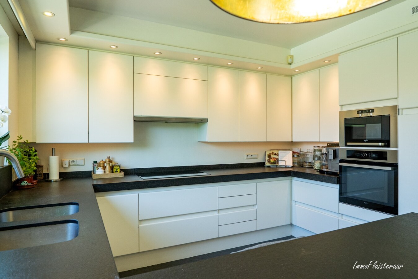 Prachtige villa met zwembad en luxueus poolhouse met optioneel bij te kopen weiland van ca. 21.856 m2 te Hove 