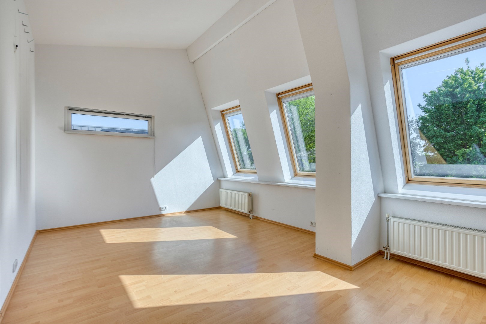 Wonen aan het water – Royale vrijstaande villa (adres: Zwanenlaan 11 te Kamperland) op steenworp afstand van het Veerse Meer. 