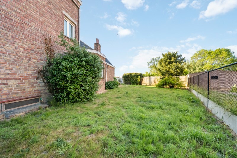 Te renoveren woning met een ruime tuin en zolder – een unieke kans! 