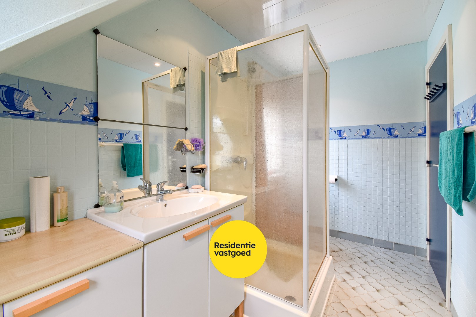 Ruime te renoveren villa op rustige ligging 