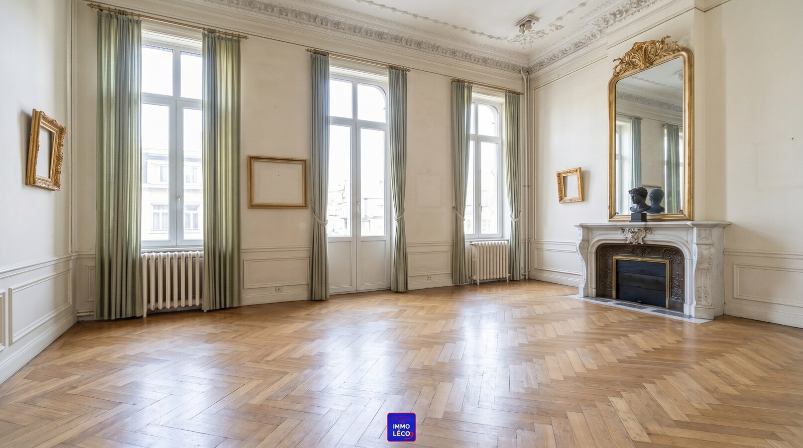 Maison de Maître chargée d'histoire, une propriété unique dans le centre-ville ! 