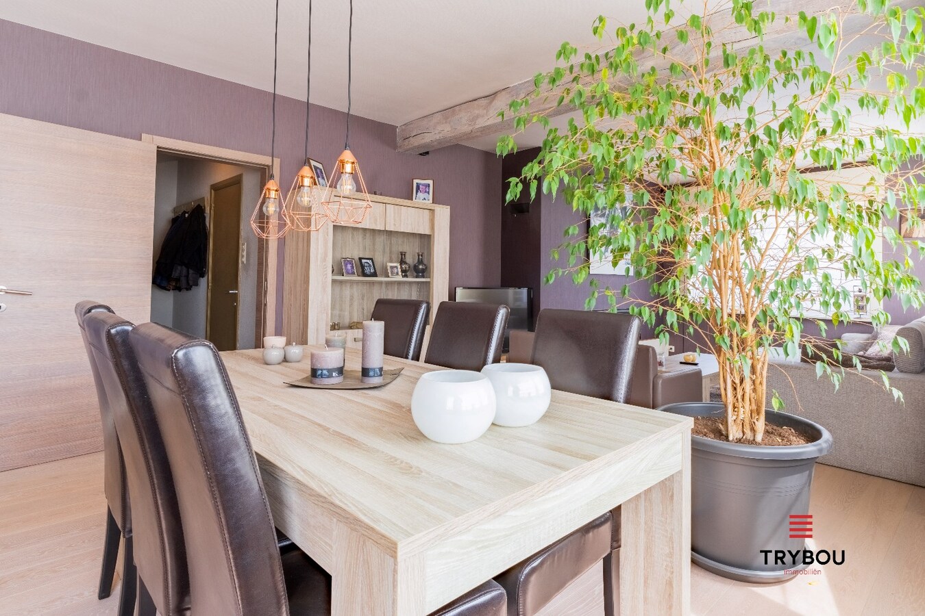 Gezellige en ruime woning met tuin - instapklaar in het hart van Ledegem 