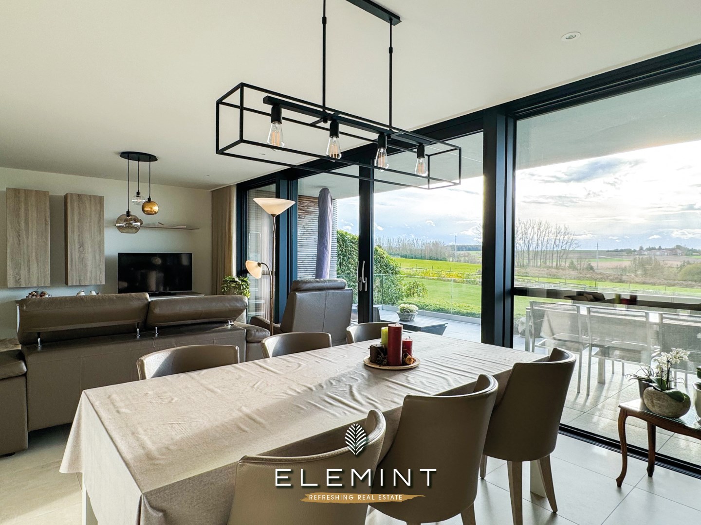 Ruim modern appartement met terras, 2 slaapkamers en 2 staanplaatsen 