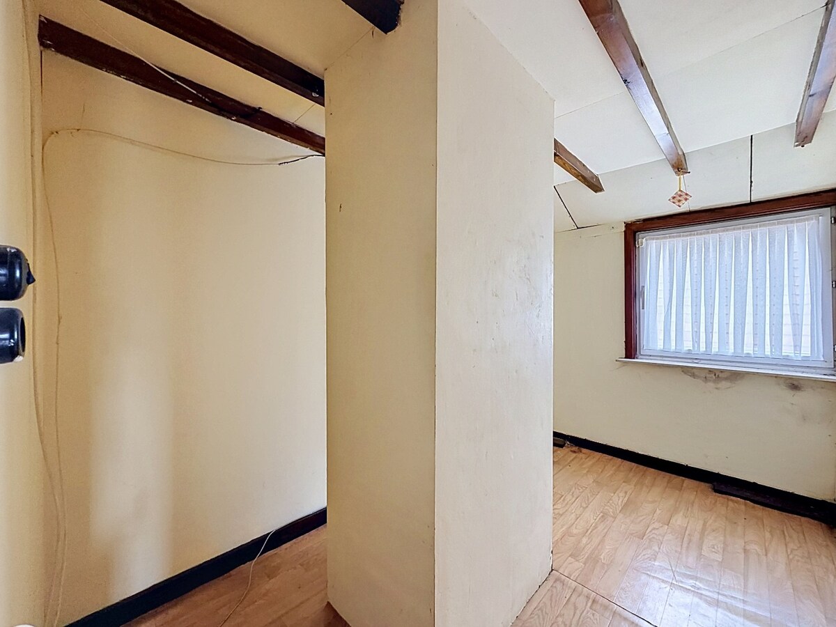 Te renoveren/te slopen woning op 16 are gelegen te Elene 