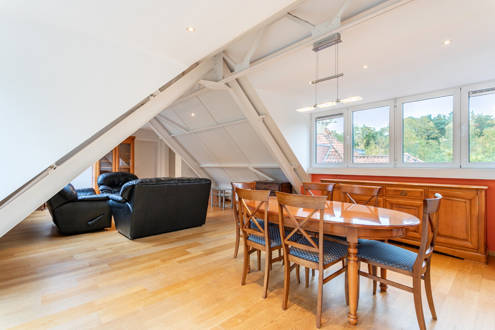 Uniek gelegen 1-slpk-appartement met ruim terras en garage in het Kluisbos 