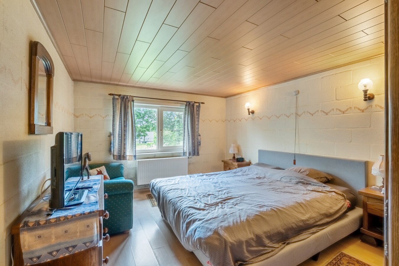 Uniek gelegen woning aan de bosrand op een perceel van 36a67ca waarvan 22a82ca geschikt is als paardenweide! 