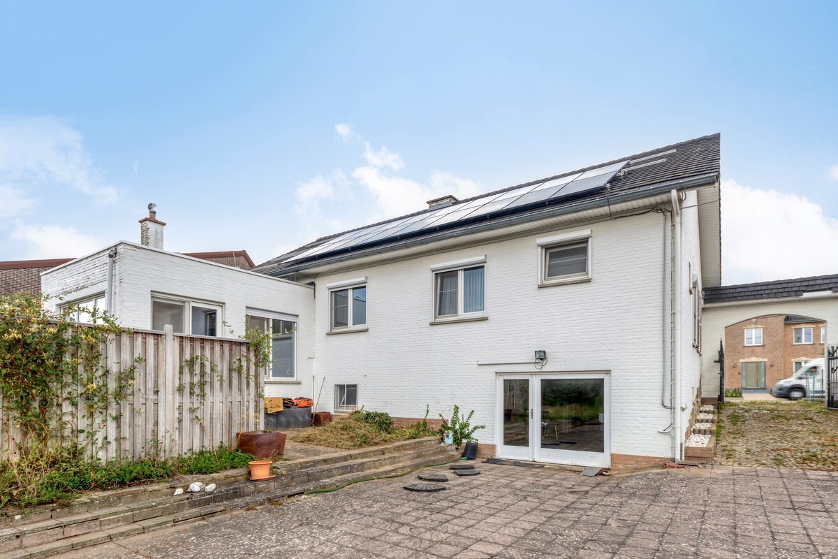 VILLA  met tuin, terras en garage in Zoutleeuw 