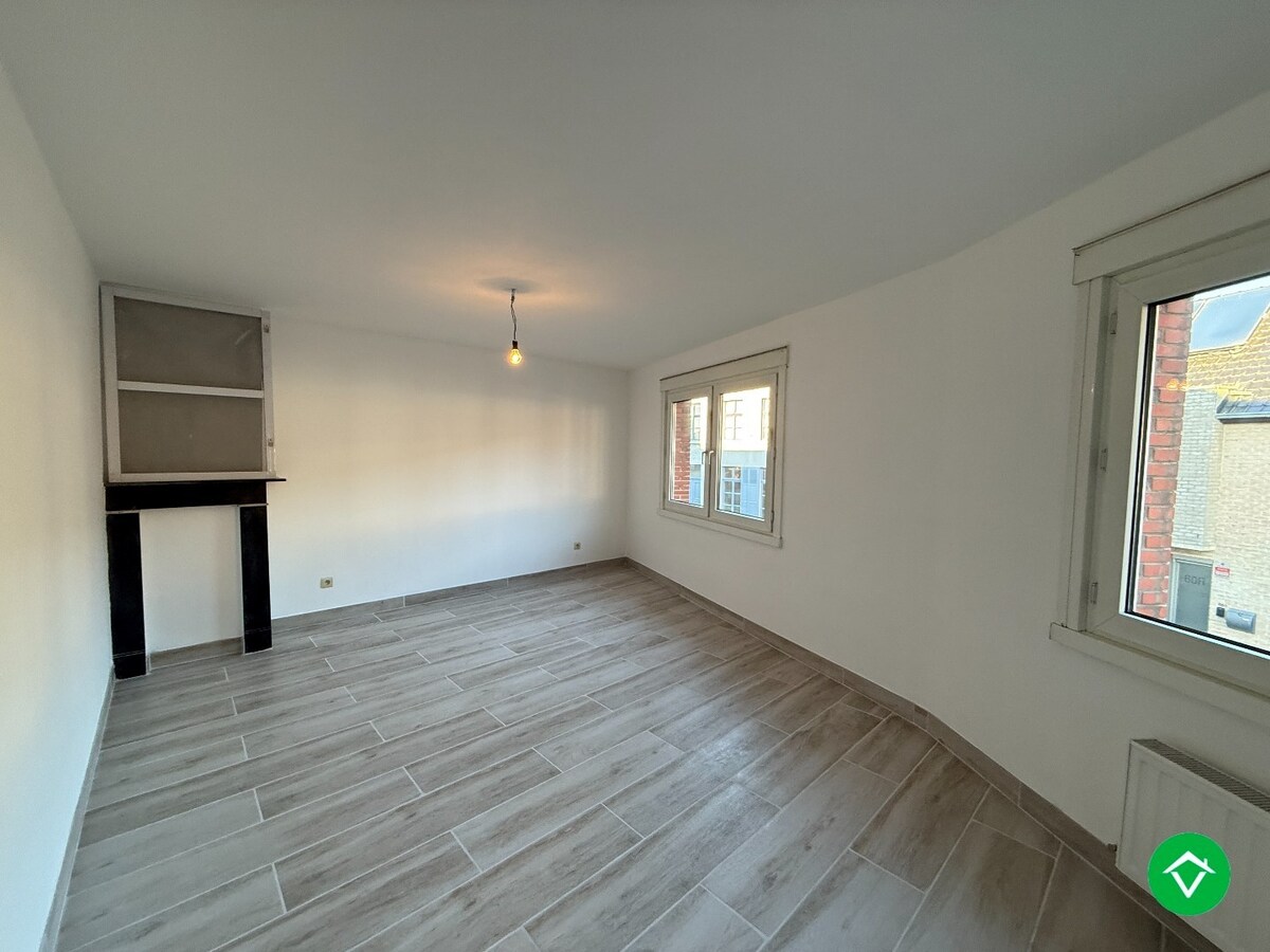 Rijwoning met 3 slaapkamers en koer te centrum Eernegem 