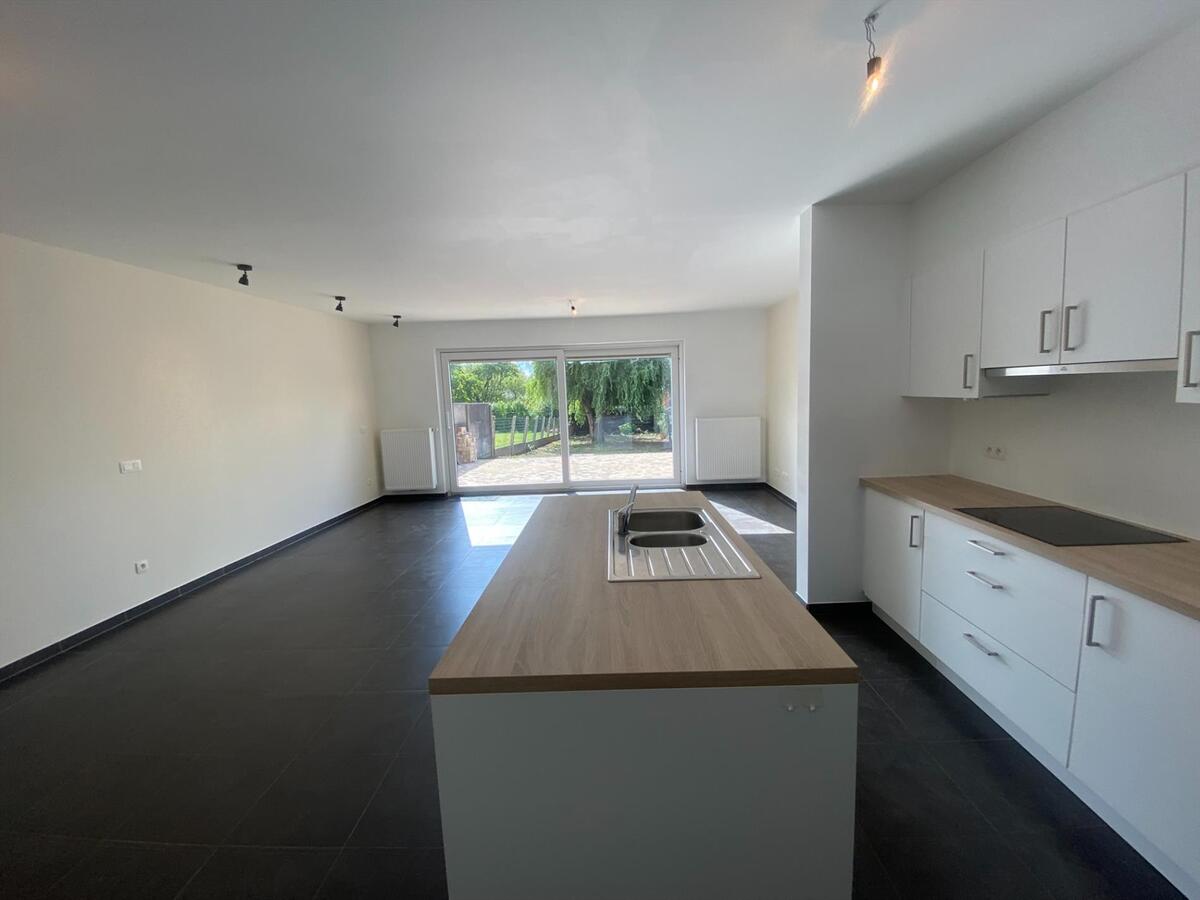 Rustig gelegen nieuwbouwwoning met garage 