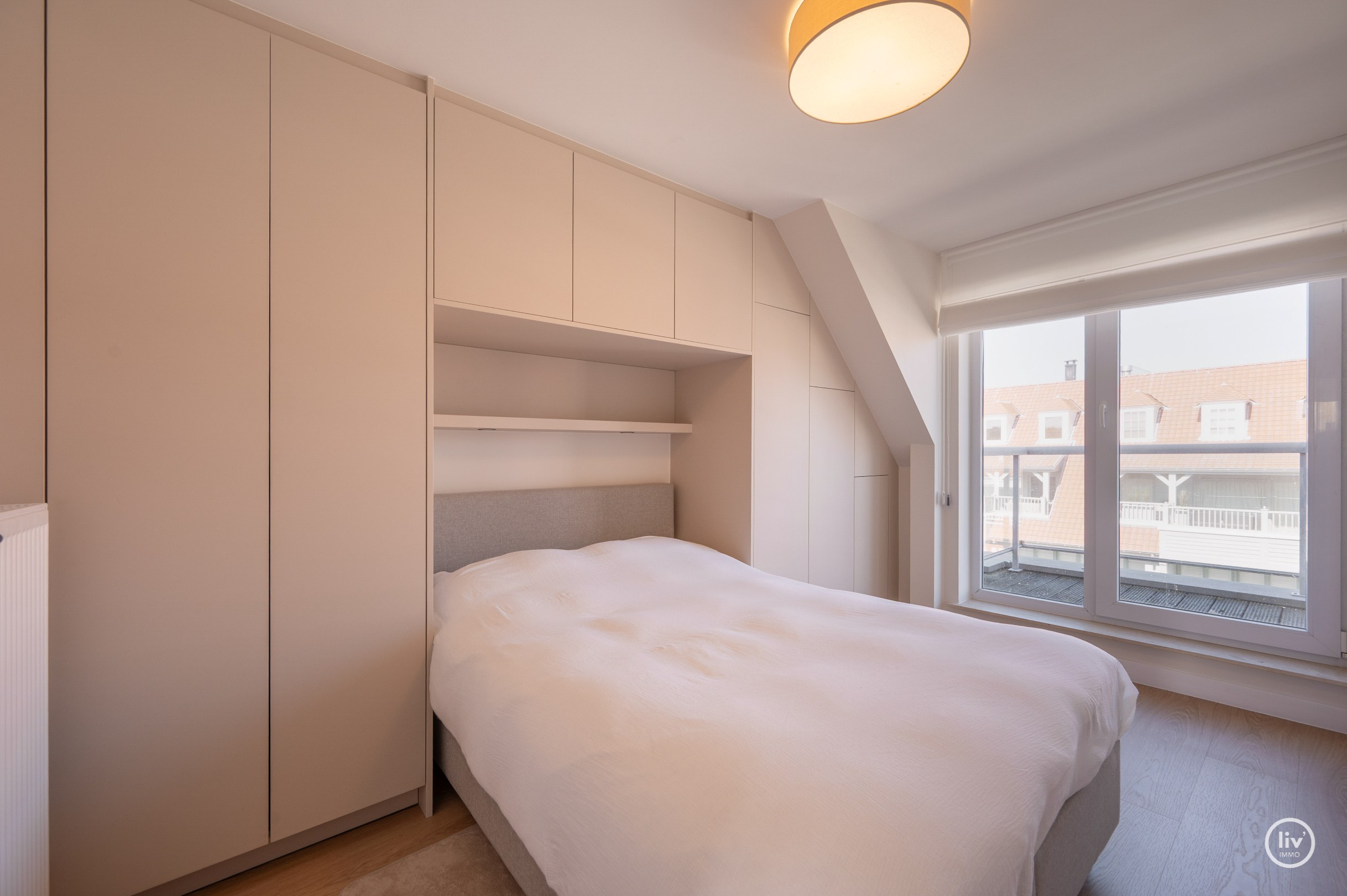 Spacieux duplex avec 3 chambres dans un emplacement de premier choix sur la Van Bunnenvaan à Knokke. 