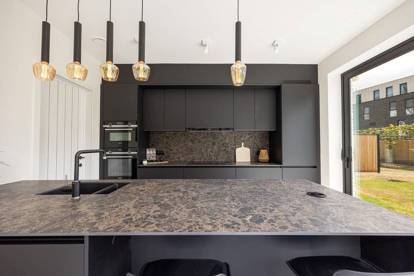 Energievriendelijke (A+) E-peil -5 nieuwbouwvilla in centrum Schilde met Zuid-tuin. 