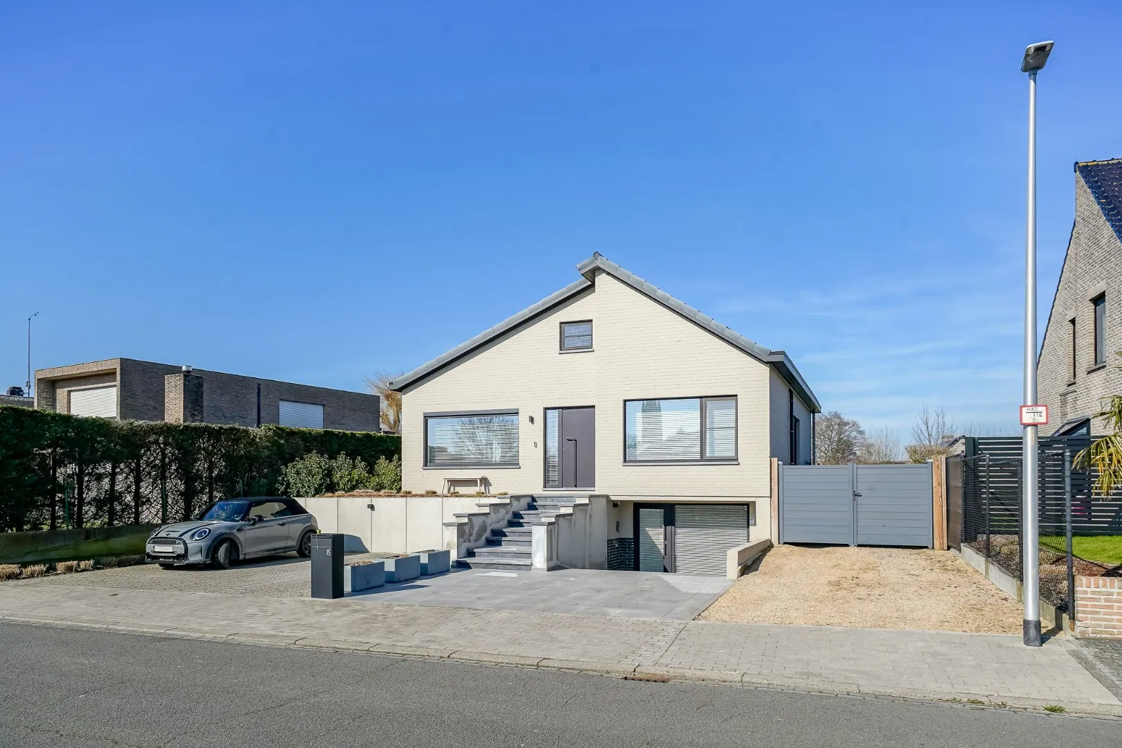 Volledig vernieuwde villa met hoogwaardige afwerking te Oudenburg