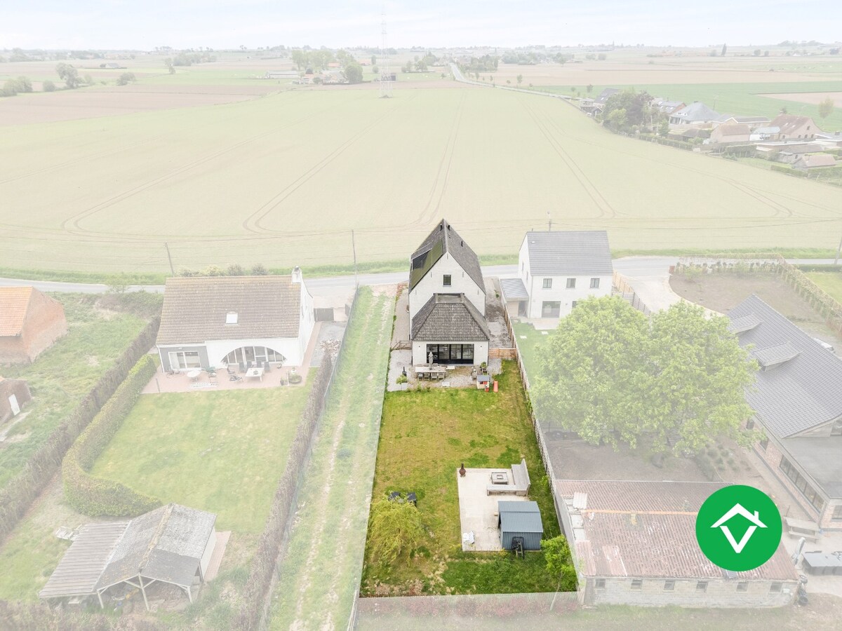 Alleenstaande woning met 5 slaapkamers te Zarren 