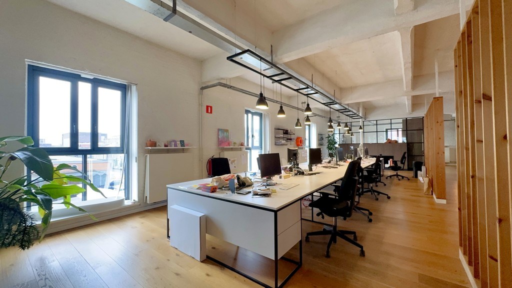 Loftkantoren te huur in Handelsdokcenter bij Gent-Dampoort