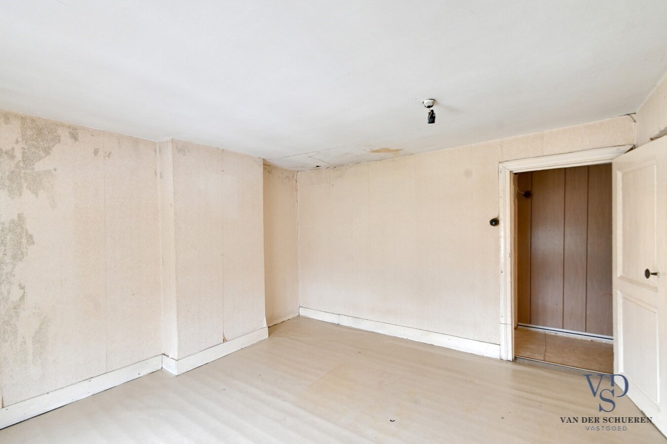 Woning met belendend perceel weiland 