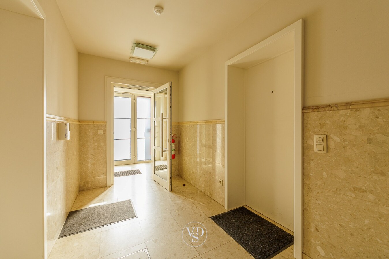 Instapklaar en lichtrijk gelijkvloers appartement 