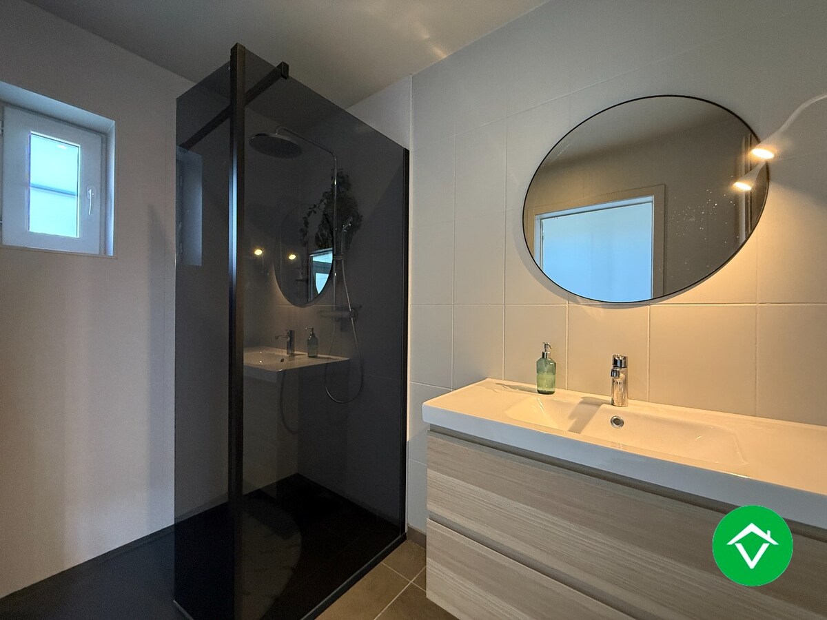 Centraal gelegen woning met 3 slaapkamers en aangename tuin te Roeselare! 