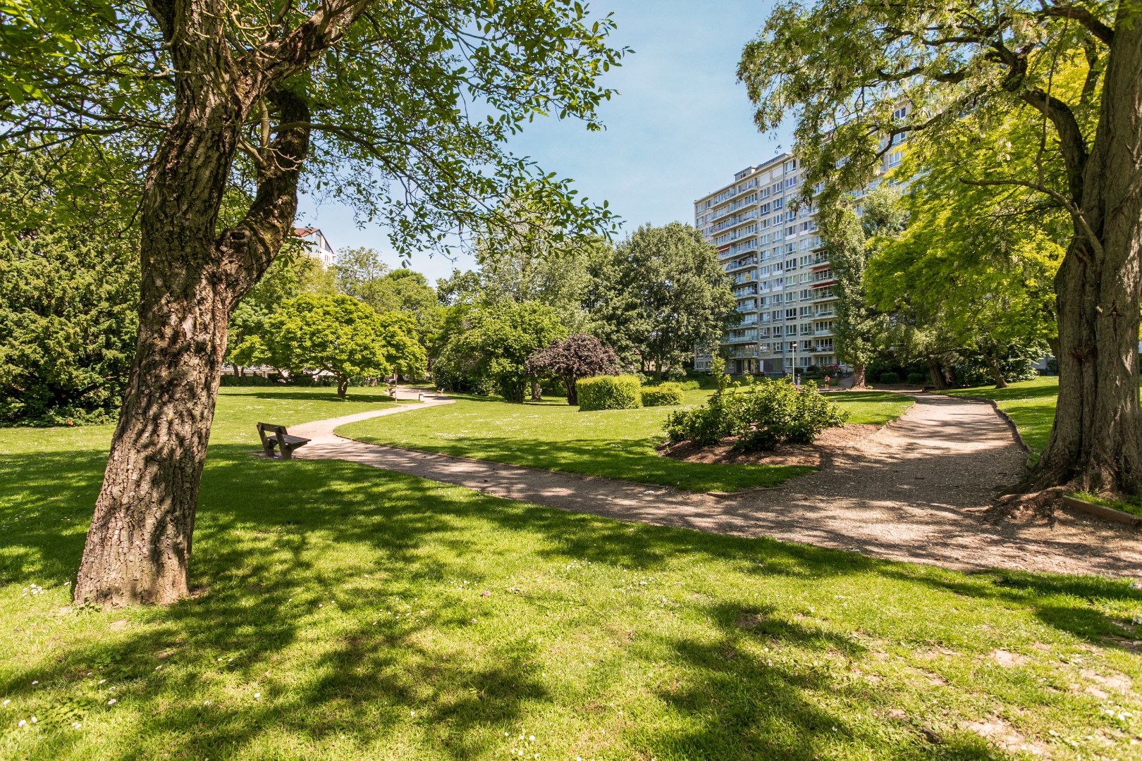 App (82m²) te koop in Breughelpark, met 2 slpks, ruim balkon en kelder 