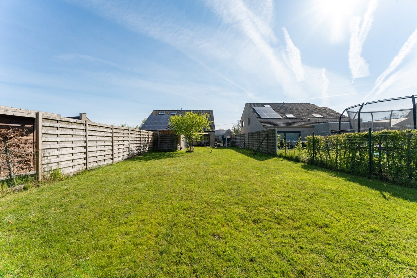 Instapklare woning met 3 slaapkamers en garage te Leke 