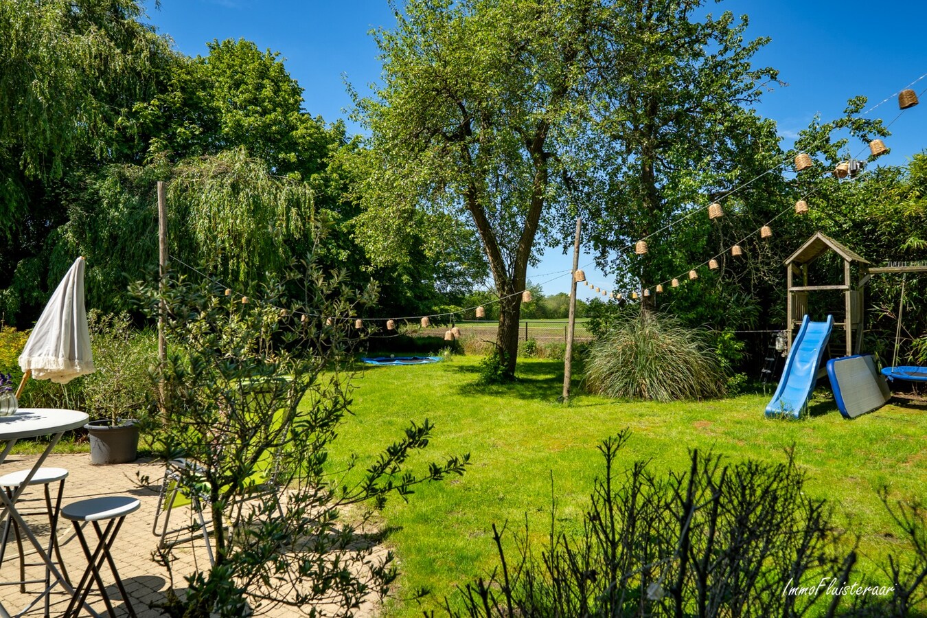 Goed gelegen langgevelhoeve met paardenstallen op ca. 3,5 ha. 
