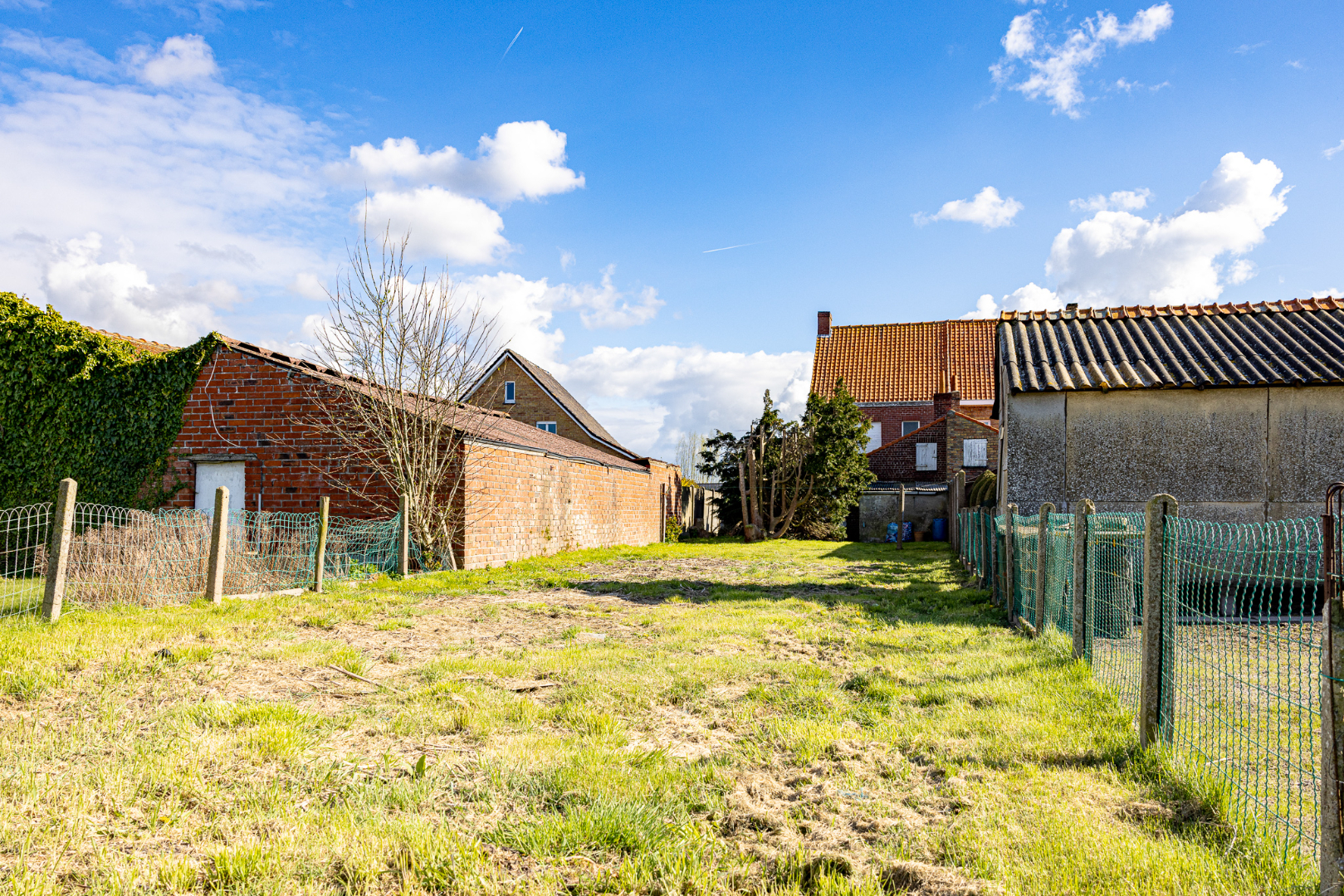 Charmante te renoveren woning op 469m² landelijk gelegen te Maldegem 