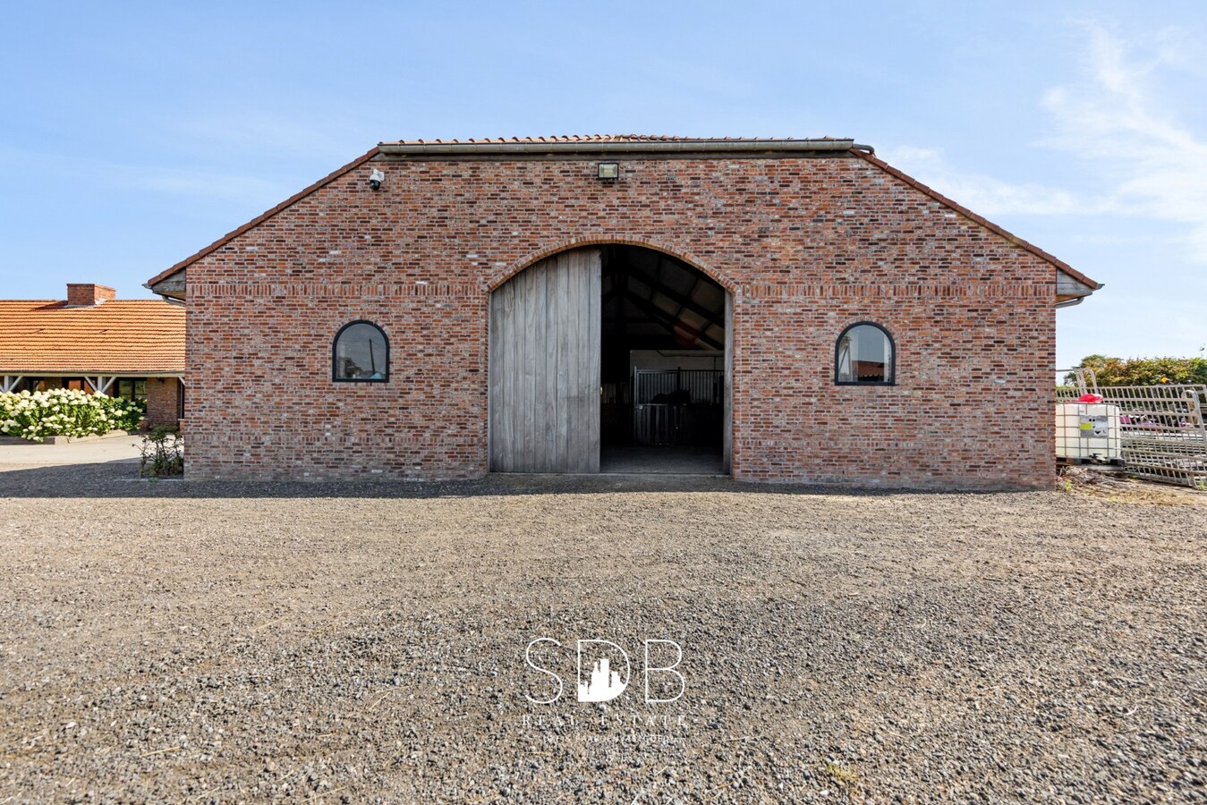 Prachtige landelijke woning met hippische accommodatie op 2,5hectare 